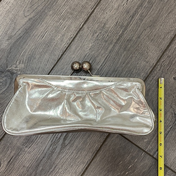 Silver clutch - Picture 4 of 6